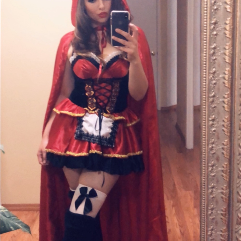 Red little riding hood Halloween outfit sexy and wig small